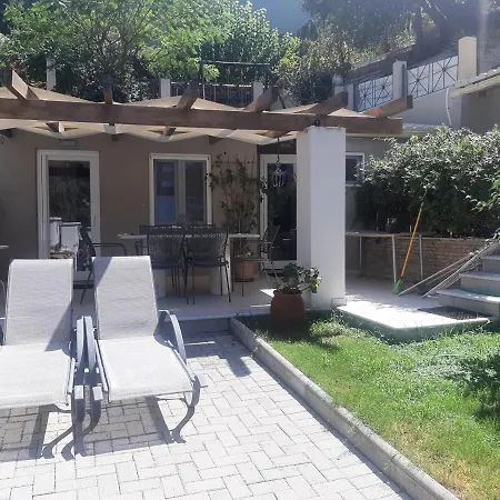 Green Rock - Gardens, Playground And Close To Beach! *