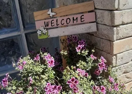 Green Rock - Gardens, Playground And Close To Beach! *