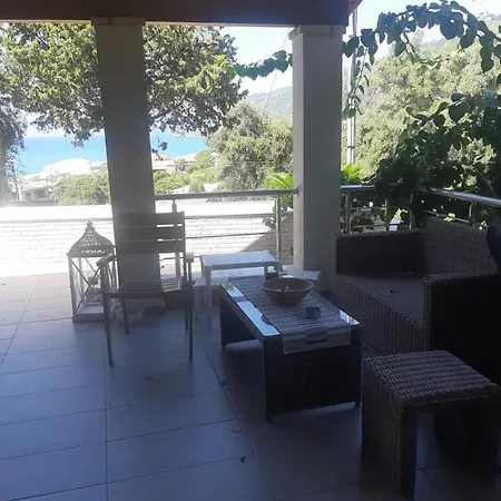 Green Rock - Gardens, Playground And Close To Beach! *