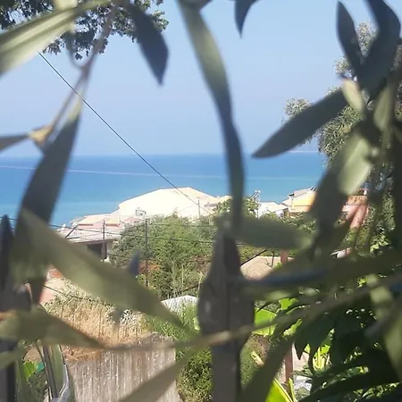 Green Rock - Gardens, Playground And Close To Beach! *