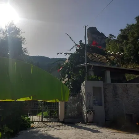 Green Rock - Gardens, Playground And Close To Beach! *